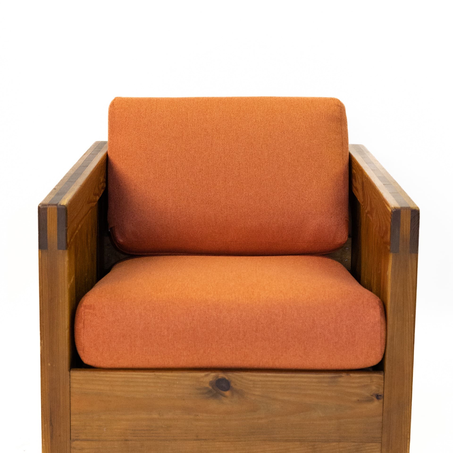 Wooden chair with fabric mango cushion